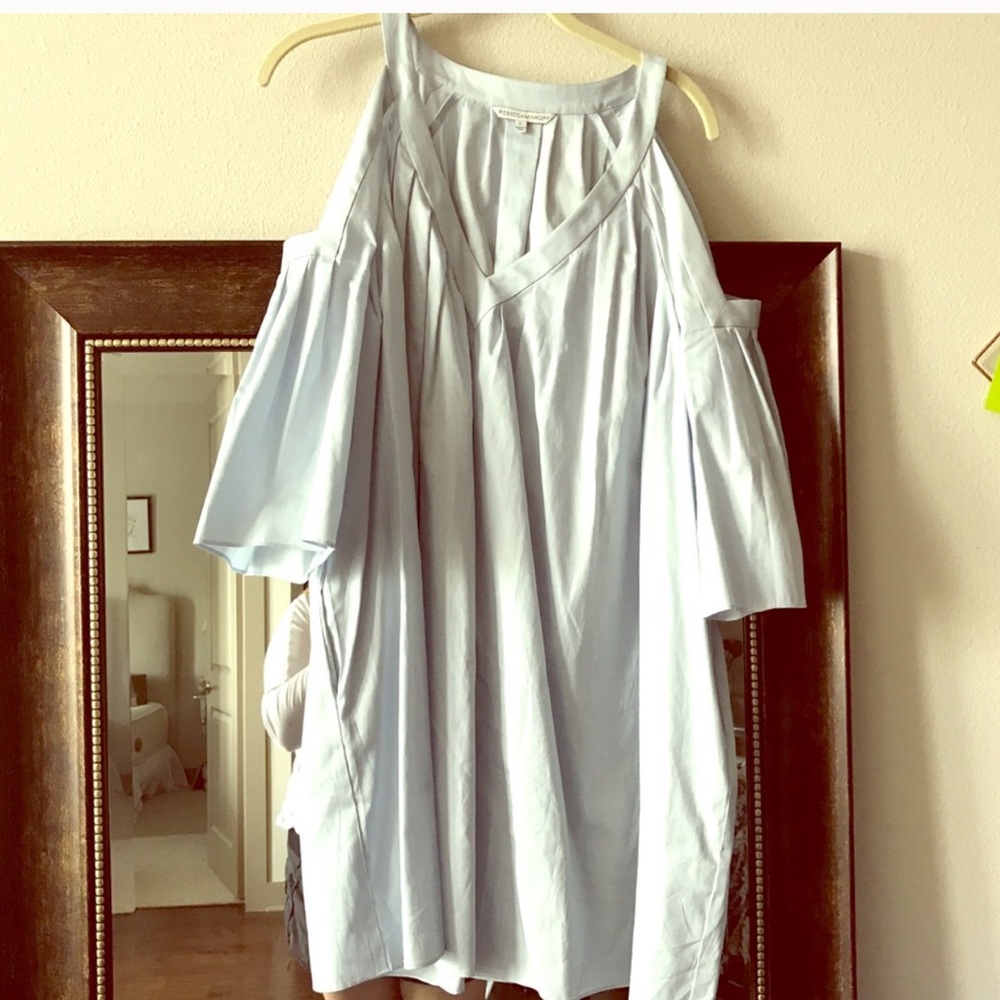 Cold shoulder dress with pockets